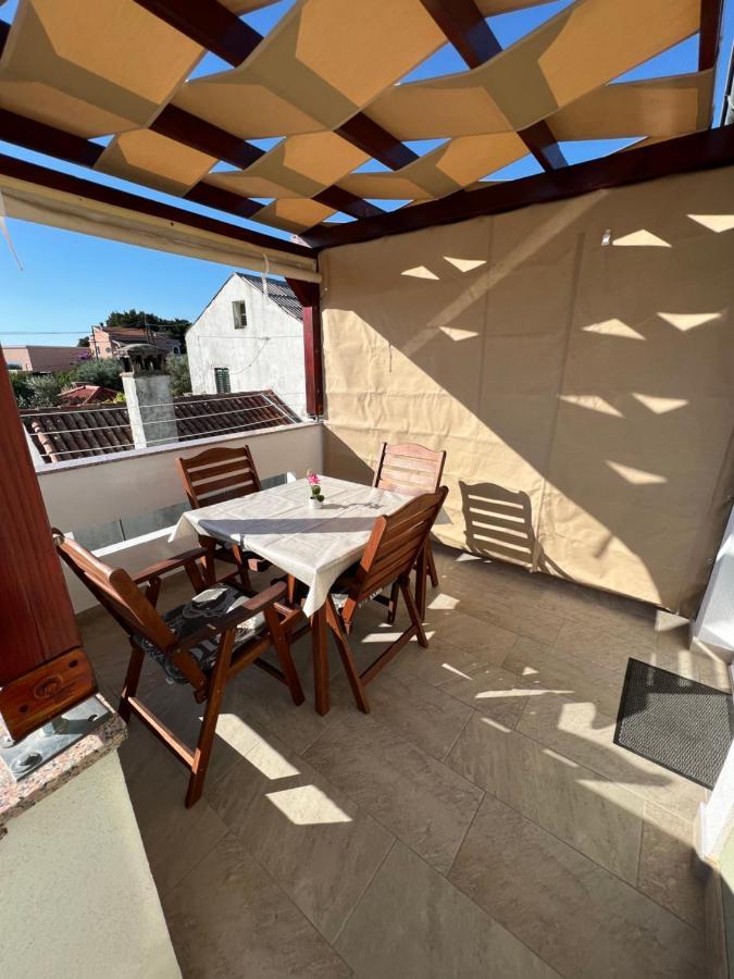 Apartmani Nina I Niko Ugljan Exterior foto