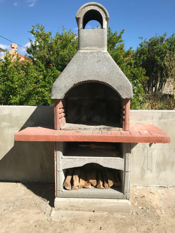 Apartmani Nina I Niko Ugljan Exterior foto